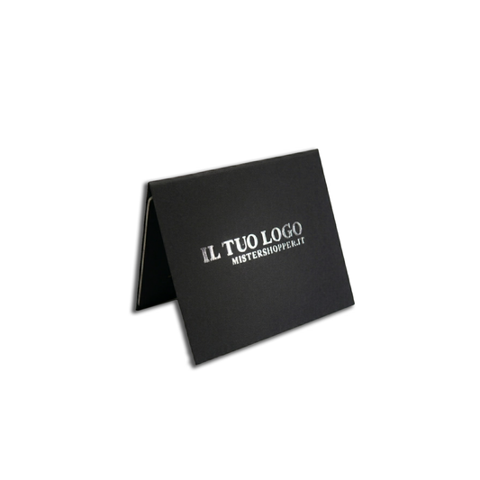 Porta gift card nero con logo bianco sulla copertina