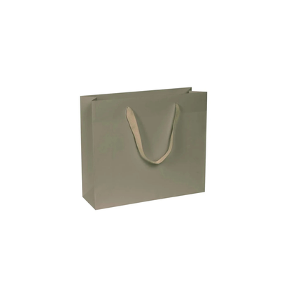 Chic in carta kraft con manico fettuccia e risvolto interno